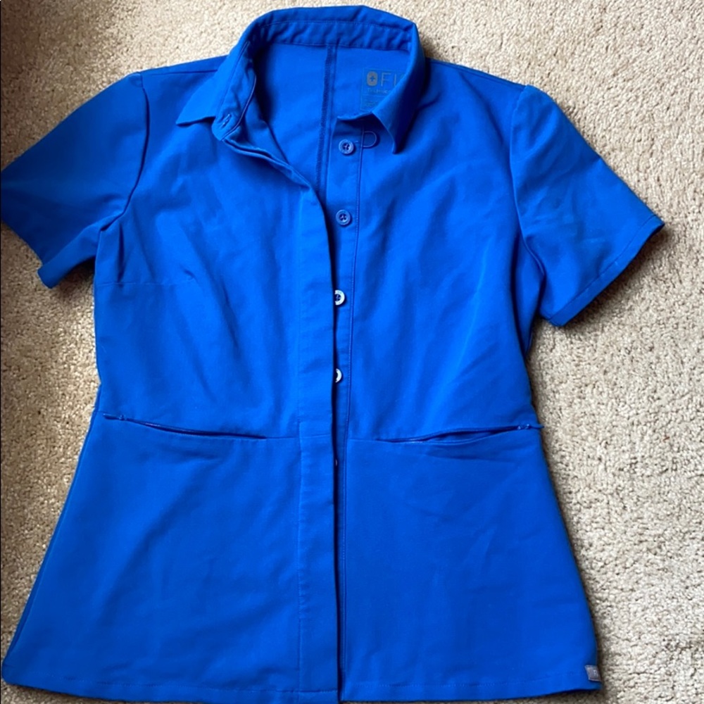 RARE Figs peplum scrub top!